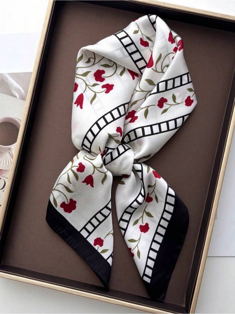 Elegant Floral White Scarf A807